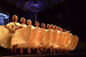 Ballet Folklórico ofrece becas