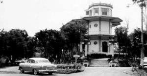 Casa ubicada en Lomas del Estadio, que el Gobierno de Veracruz donó a la Universidad Veracruzana. Xalapa, Ver. 1961.