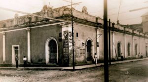 Fachada de la Escuela Secundaria y de Artes y Oficios de Córdoba, Veracruz, ca. 1932.