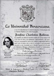 Copia del título de Josefina Charleston Balderas, egresada de la primera generación de la Escuela de Enfermeras, Parteras y Trabajadoras Sociales de Coatzacoalcos, 1952.