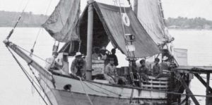 Embarcación en Coatzacoalcos, que prestaba servicio para la navegación de cabotaje con destino a Tabasco, ca. 1940. Fotografía: México Fotográfico