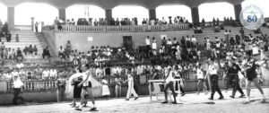 Encuentro deportivo en el estadio Heriberto Jara. Xalapa, Ver. ca. 1956.