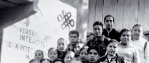 Vicerrector Emilio Zilli Debernardi con académicos y estudiantes de la Universidad Veracruzana Intercultural (uvi) Grandes Montañas,2009. Col. Eduardo Cañedo Lomán.