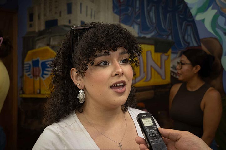 Arlín García, hija da padres mexicanos nacida en California, expresó que pudo aprender mejor el español