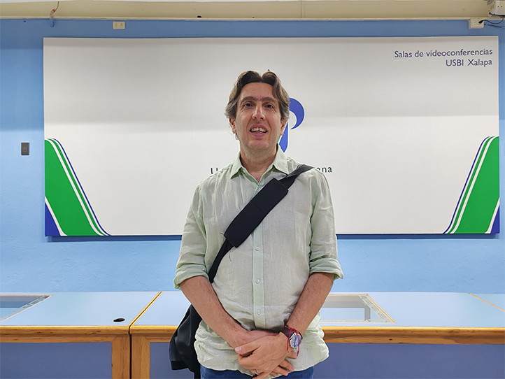 Stefano Claudio Sartorello, docente de la Universidad Iberoamericana, durante su visita a la UV 