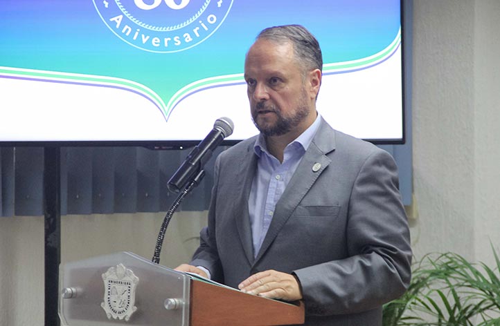 Arturo Serrano, director general del AACB, presentó y moderó a los participantes 