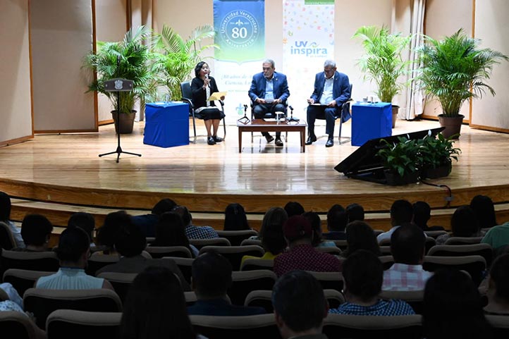 En el auditorio del MAX, el Rector encabezó reunión de trabajo y diálogo con académicos y directores de facultades