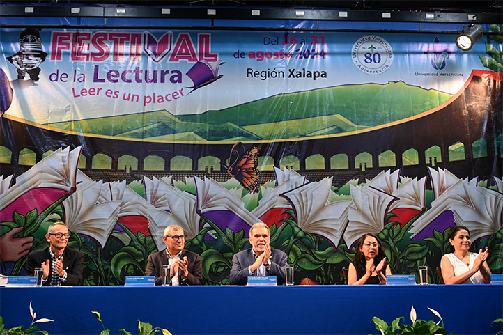 Autoridades universitarias, encabezadas por el rector Martín Aguilar Sánchez, inauguraron las actividades de la quinta edición del Festival de la Lectura 