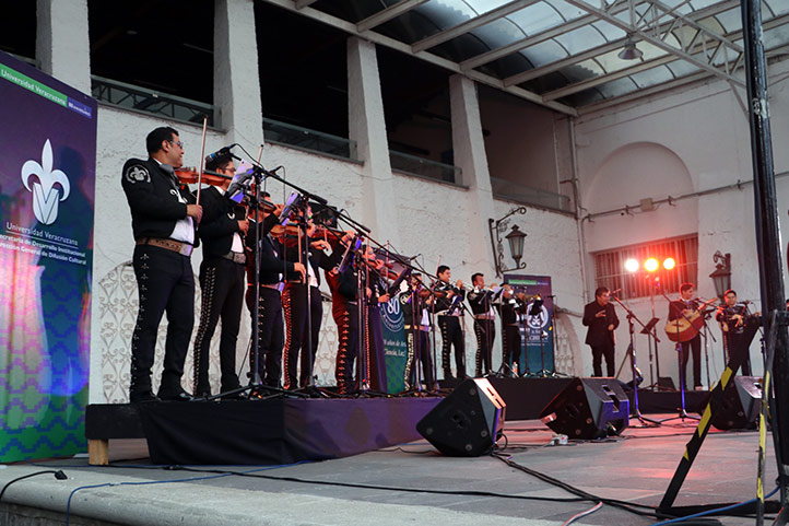 El Mariachi de la Universidad Veracruzana celebró sus veinte años de creación con un concierto en la Casa del Lago 