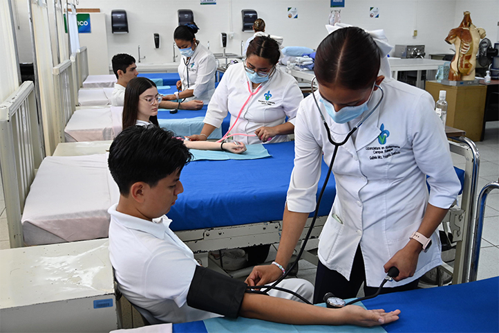 Inició en la UV el Examen de Salud Integral para los alumnos de nuevo ingreso 