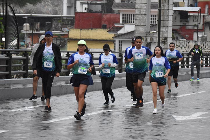 A pesar de la lluvia los corredores realizaron las rutas de tres, cinco y diez kilómetros 