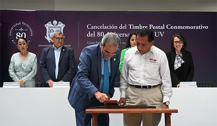 El Rector agradeció al Sepomex por sumarse a la celebración del 80 aniversario de la UV 