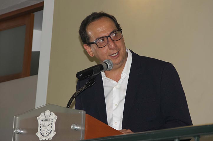 Santiago Pérez Garcí, coordinador de la galería “Ramón Alva de la Canal” 