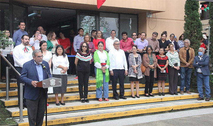 Autoridades y personal de la Unidad Central de Rectoría celebraron las fiestas patrias, en la explanada de la institución 