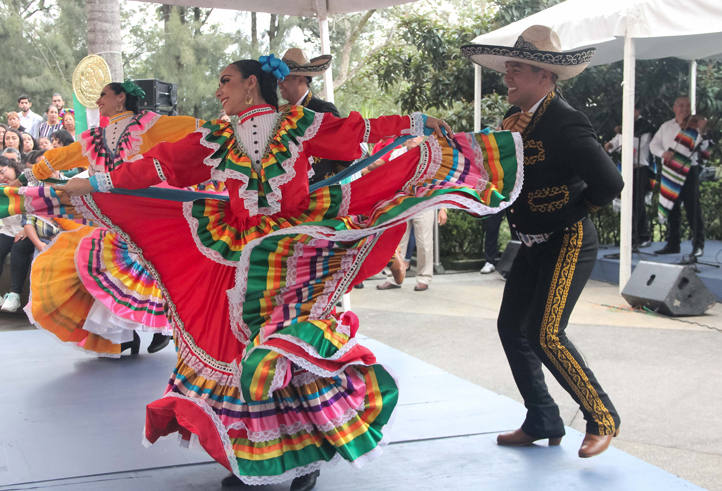 El Ballet Folklórico de la UV deleitó a los asistentes con estampas mexicanas 