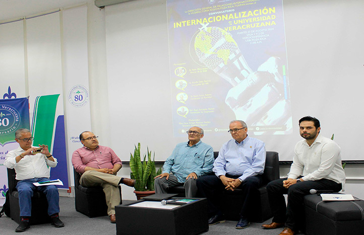 Autoridades universitarias y comunidad académica y estudiantil estuvieron presentes 