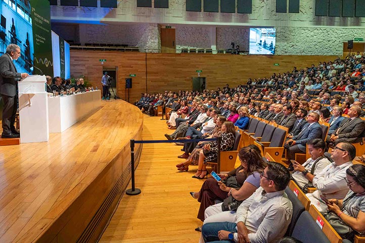 Al evento asistieron integrantes de la comunidad universitaria y autoridades gubernamentales 