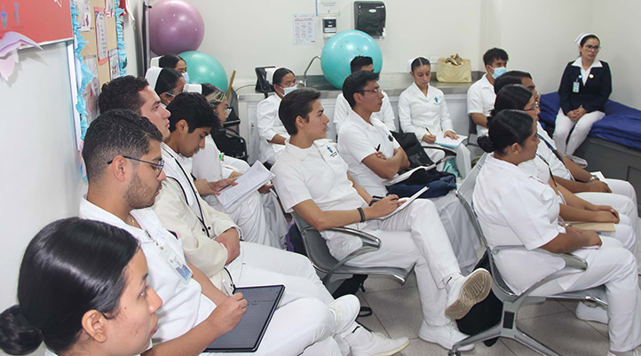 Integrados con estudiantes de la UV, alumnas de la UAT reciben taller sobre lactancia materna 