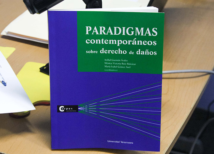 Los textos de la obra abarcan asuntos diversos como la violación del derecho a la intimidad y la minería de datos 