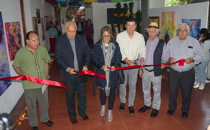 Autoridades de la UV y del Fesapauv inauguraron la exposición del artista Juan López 