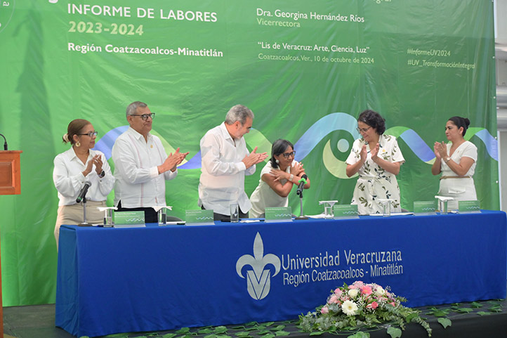 La vicerrectora Georgina Hernández agradeció a la comunidad de la región por su trabajo y esfuerzo durante el año que informó 