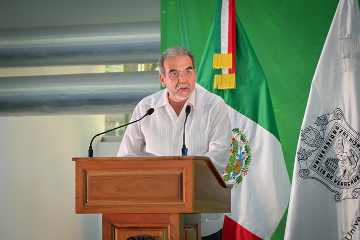 El rector Martín Aguilar felicitó a la Vicerrectora y equipo de trabajo por los logros en educación superior de calidad 