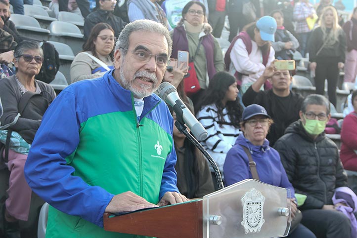 La promoción del deporte y los valores que desarrolla es una de las batallas que ha librado la UV, señaló el rector Martín Aguilar 