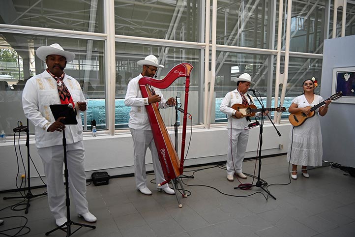 El evento concluyó con la presentación del grupo Nematatlín Jarocho 