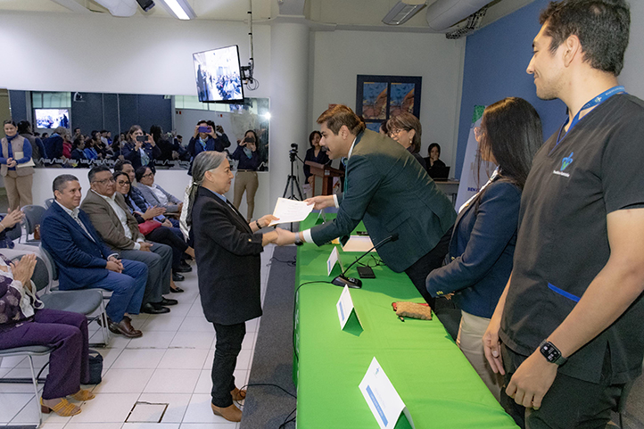 Se reconoció la labor docente de Edith Yolanda Romero Hernández, quien se jubiló en el presente año 