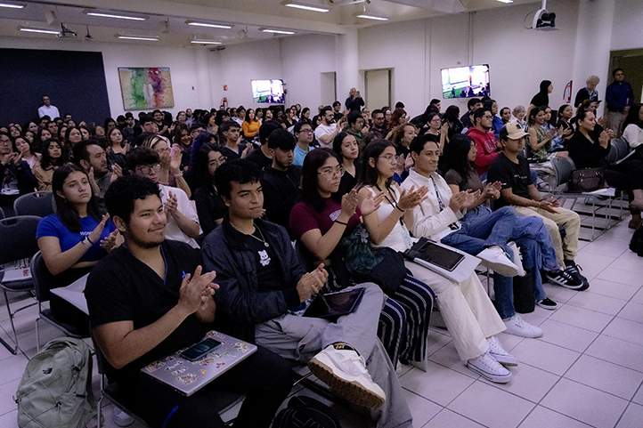 Estudiantes, académicos y participantes acudieron a la inauguración del congreso 