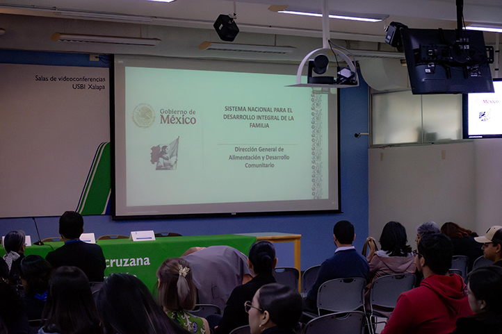 La conferencia por parte de subdirectora del Departamento de Orientación y Educación Alimentaria del Sistema Nacional DIF fue en modalidad virtual 