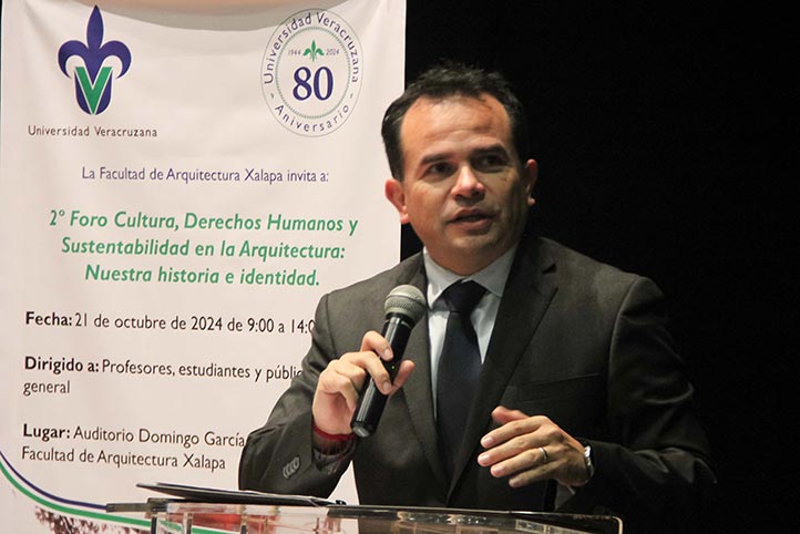 Luis Manuel Fernández Sánchez, director de la Facultad de Arquitectura, al inaugurar el evento 