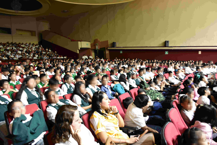 Alumnos de nivel básico y medio superior disfrutaron del concierto didáctico ofrecido por la OSX 