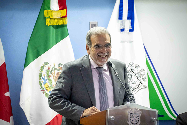 Martín Aguilar, rector de la UV, celebró la organización de evento que reúne a estudiantes, académicos e investigadores de ambos países 