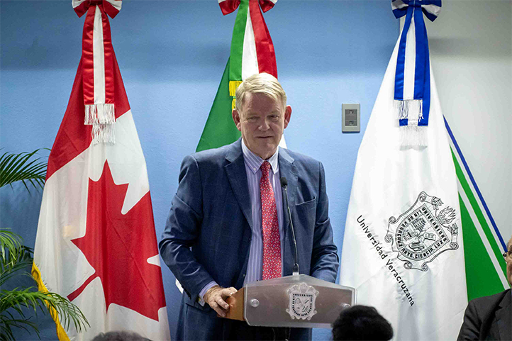 Graeme C. Clark, embajador de Canadá en México, dijo que el tema más apremiante en su país es la reconciliación con las primeras naciones 