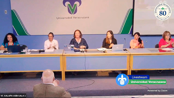 Las panelistas en la Mesa 5 sobre cambio climático, en la sala de videoconferencias de la USBI Xalapa