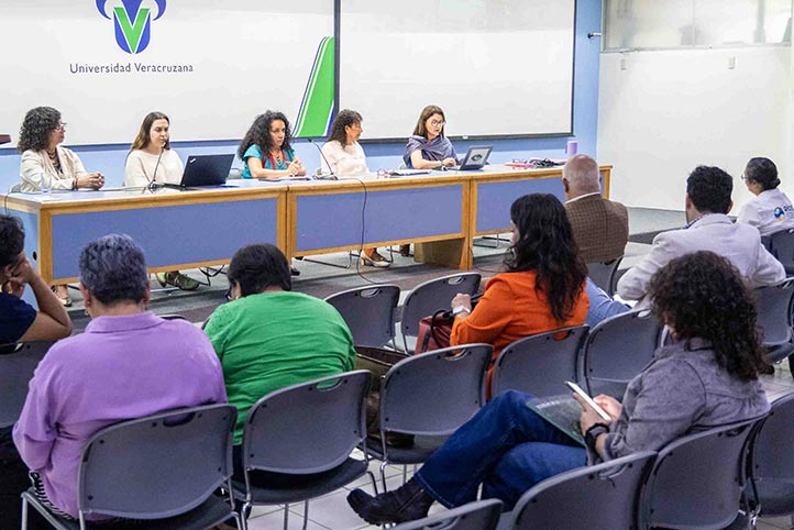 En la clausura se dio lectura a la relatoría de las cinco mesas de diálogo