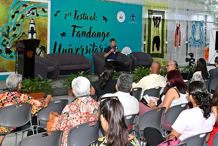 Alfredo Delgado Calderón, director del MAX, impartió la conferencia magistral “Los fandangos en la Nueva Veracruz” 