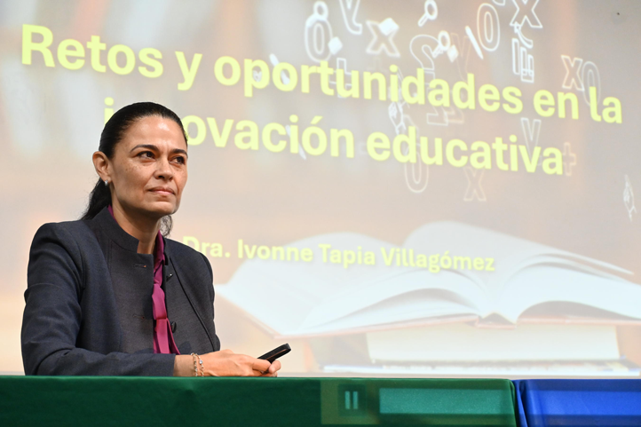 Ivonne Tapia, integrante de la Red de Innovación Frugal, impartió la conferencia “Retos y oportunidades en la innovación educativa”