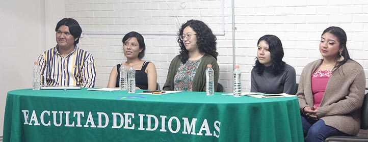 Ángel Domínguez, Valeria Aguilar, Natalia Ramone, Adriana González e Itandehui Lara, participantes del evento académico 