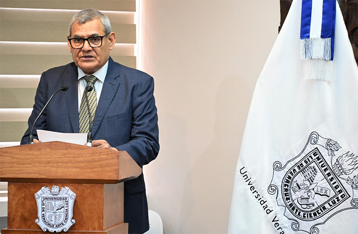 Juan Ortiz Escamilla, secretario Académico, destacó la trayectoria académica e institucional de Jorge Genaro Vicente Martínez 