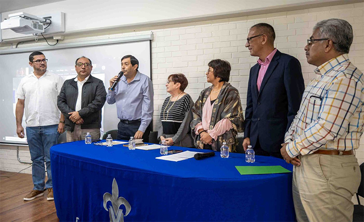 Raúl Romero Ramírez, director de la Facultad de Historia, declaró formalmente inaugurado el congreso 