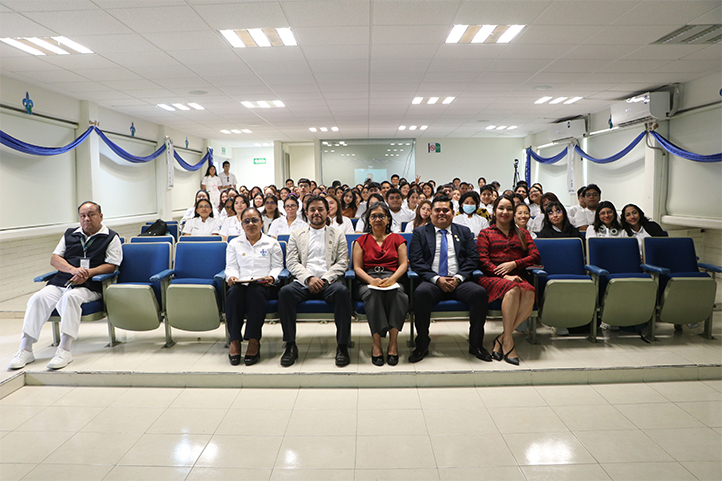 Asistieron miembros de la comunidad universitaria y académicos, participaron diversas instituciones 