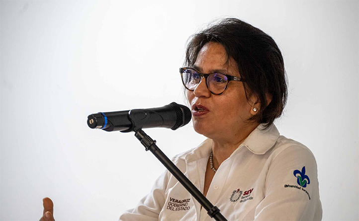 Argelia Sol-Haret Báez Barrios, directora de la Facultad de Física