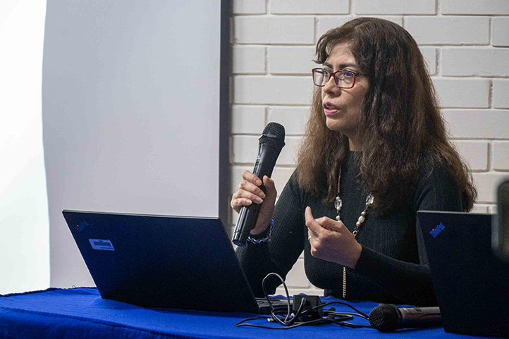 La catedrática dictó el tema “Habilidades socioemocionales de los profesores de la Universidad Veracruzana y su relación con la eficacia docente”