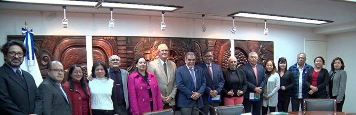 En la Sala de Juntas de Rectoría se presentó la obra que Ilustra cómo la dimensión internacional ha ganado peso en las actividades universitarias 