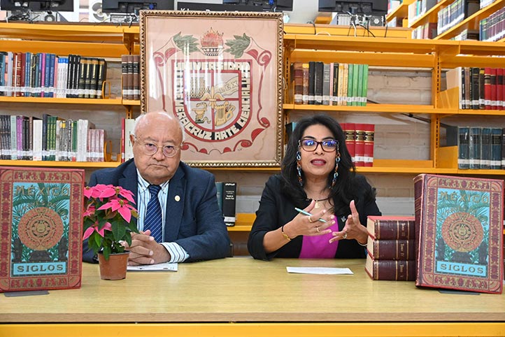 José Lorenzo Álvarez, docente de la Facultad de Derecho, y Ana Brisa Oropeza, investigadora del IIJ 