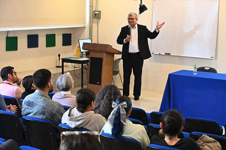 La charla congregó a investigadores y estudiantes de distintas entidades académicas