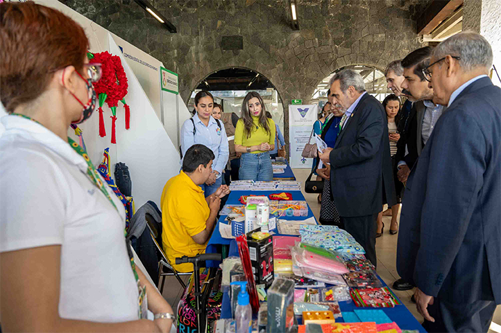 Autoridades y visitantes recorrieron los distintos pabellones, y conocieron los programas y productos que ofertan 