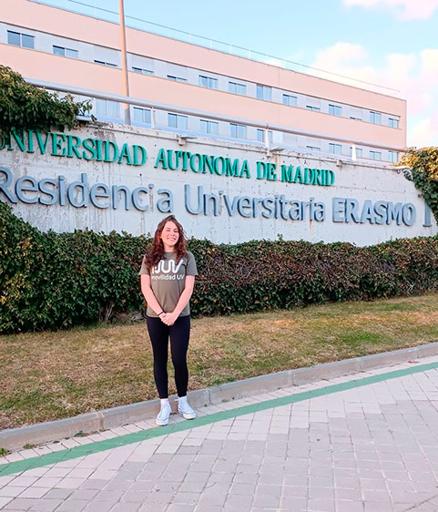 La joven, egresada de la Licenciatura en Administración de Negocios, hizo una estancia en la Universidad Autónoma de Madrid, España 